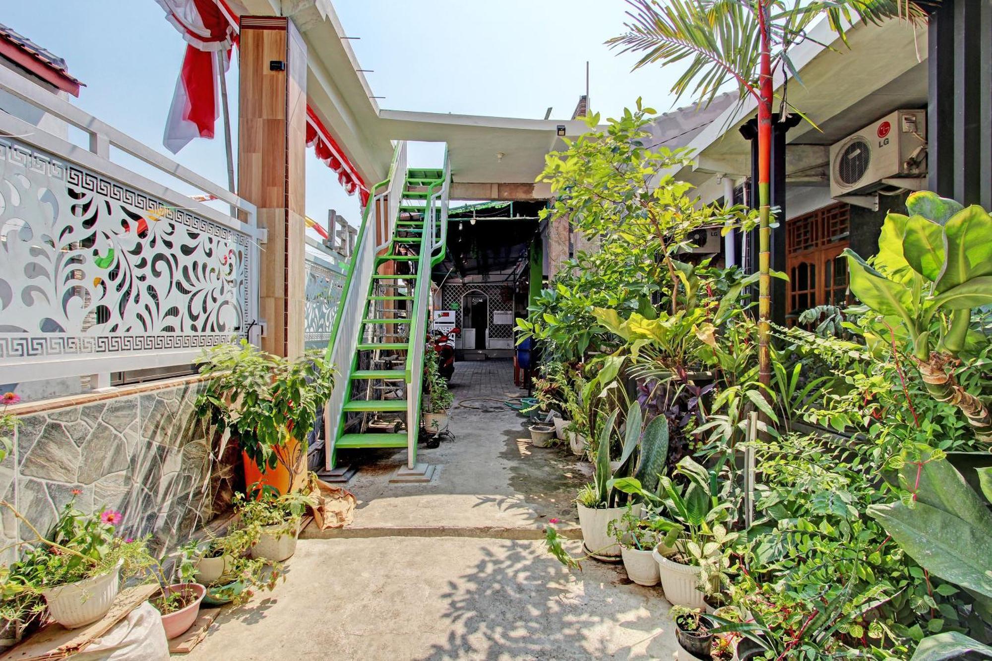 Capital O 92929 Hotel New Tirta Kencana Syariah Tegal (Central Java) Exterior foto
