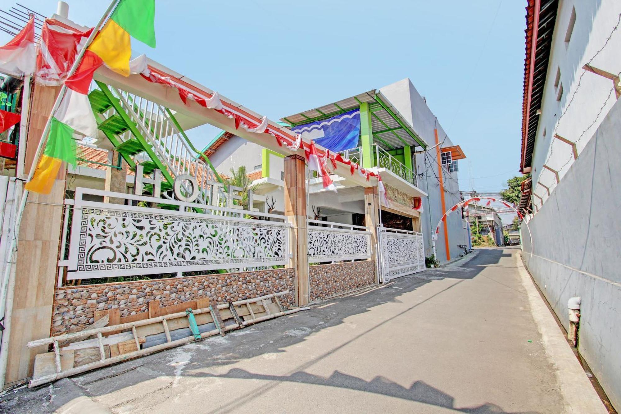 Capital O 92929 Hotel New Tirta Kencana Syariah Tegal (Central Java) Exterior foto