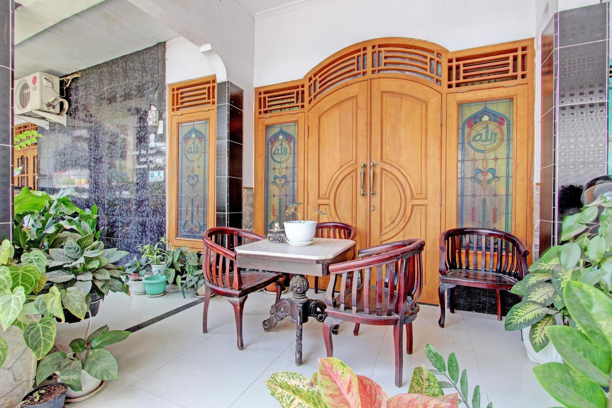 Capital O 92929 Hotel New Tirta Kencana Syariah Tegal (Central Java) Exterior foto